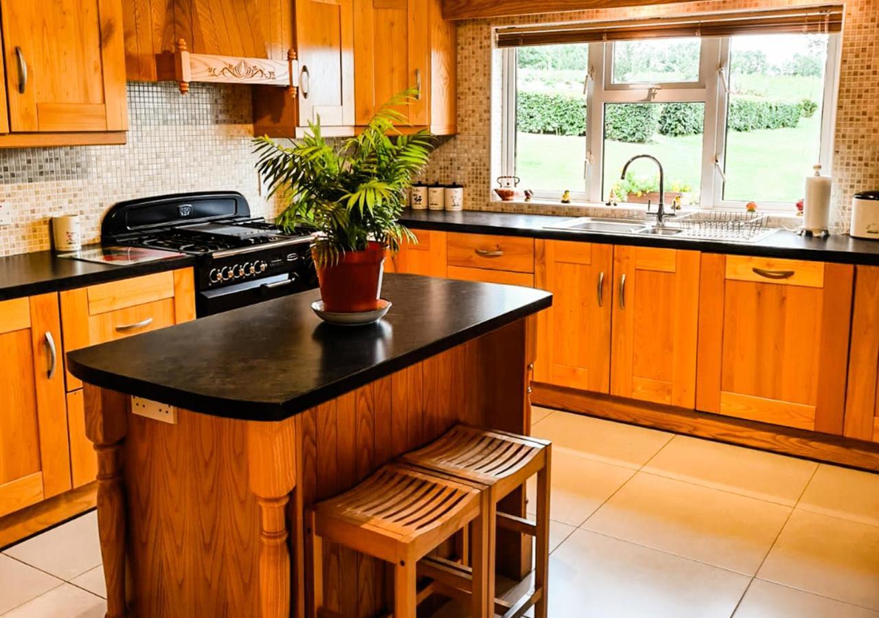 Moat Holiday Rental Lisnaskea Extérieur photo